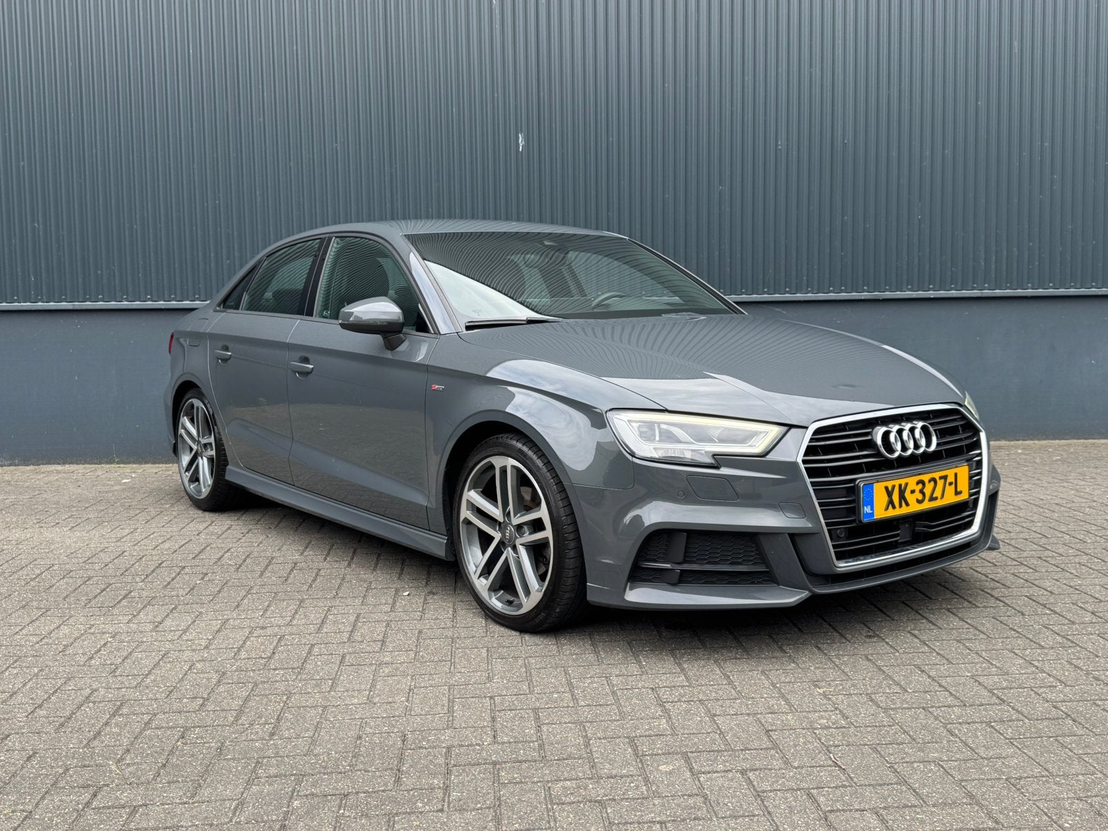 Audi A3 Limousine 35 TFSI Cod Sport S Line Edition Automaat, 15 km/l, 1498 cc, Zwart, 4 cilinders
