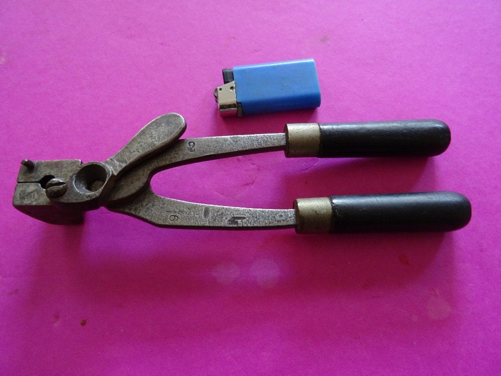 ANTIEKE KOGELTANG GIETTANG VOOR KOGELS PISTOOL 9.5 GEWEER, Antiek en Kunst, Ophalen of Verzenden