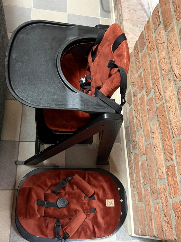 Kidsmill kinderstoel incl. Newborn set, eetblad en bekleding, Ophalen, Gebruikt, Meegroeistoel, Gordel(s)