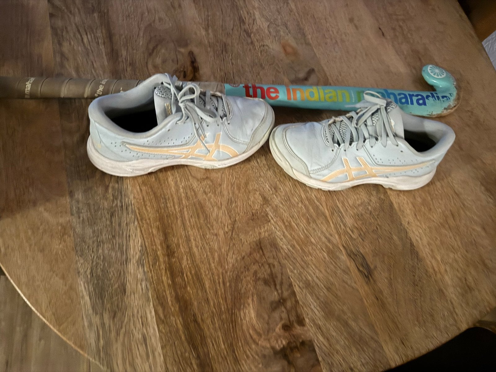 Hockeyschoenen en hockeystick, Ophalen, Gebruikt