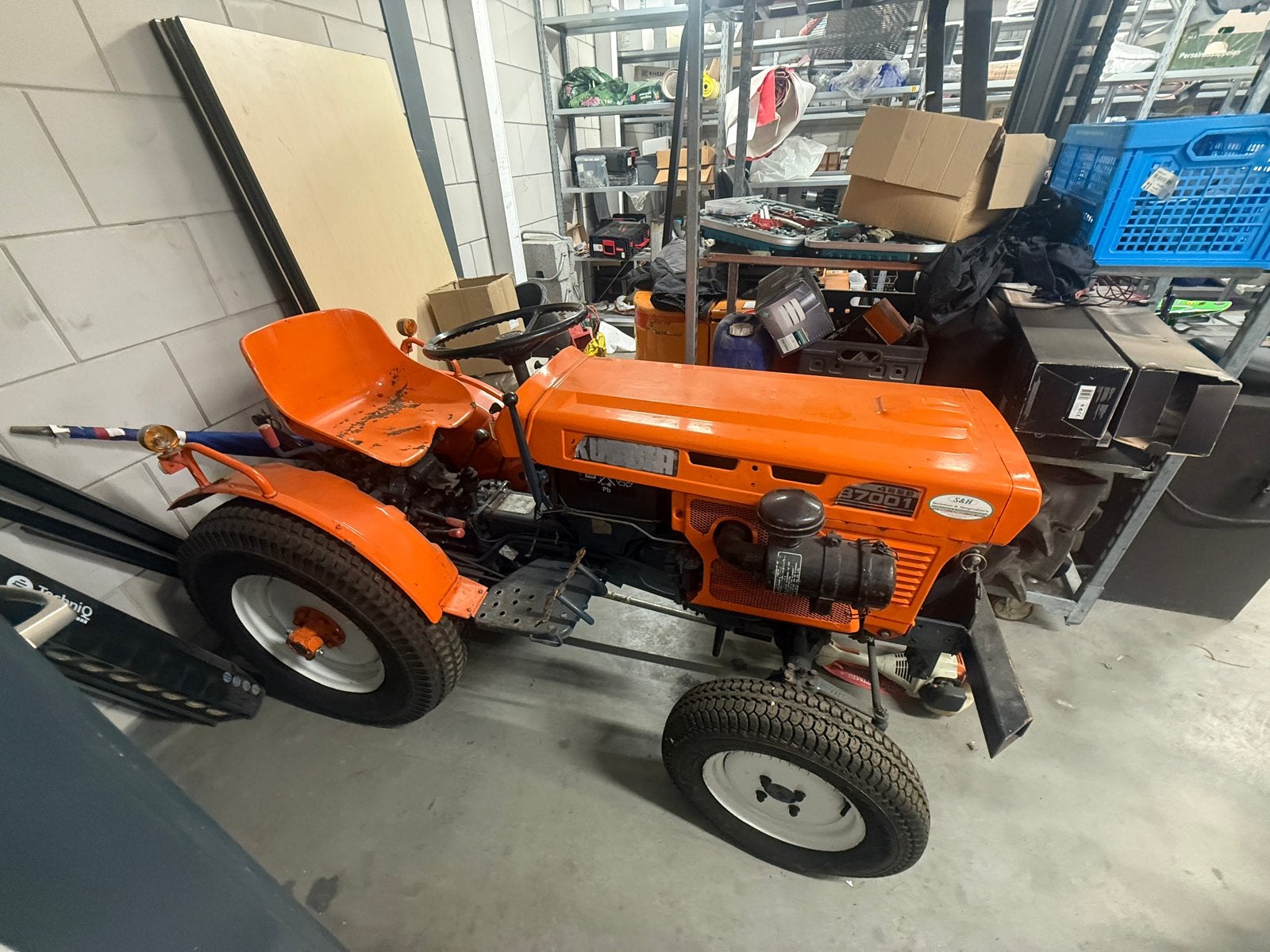 Compacte kubota B7001, Gebruikt, Tot 2500, Tot 80 Pk, Ophalen