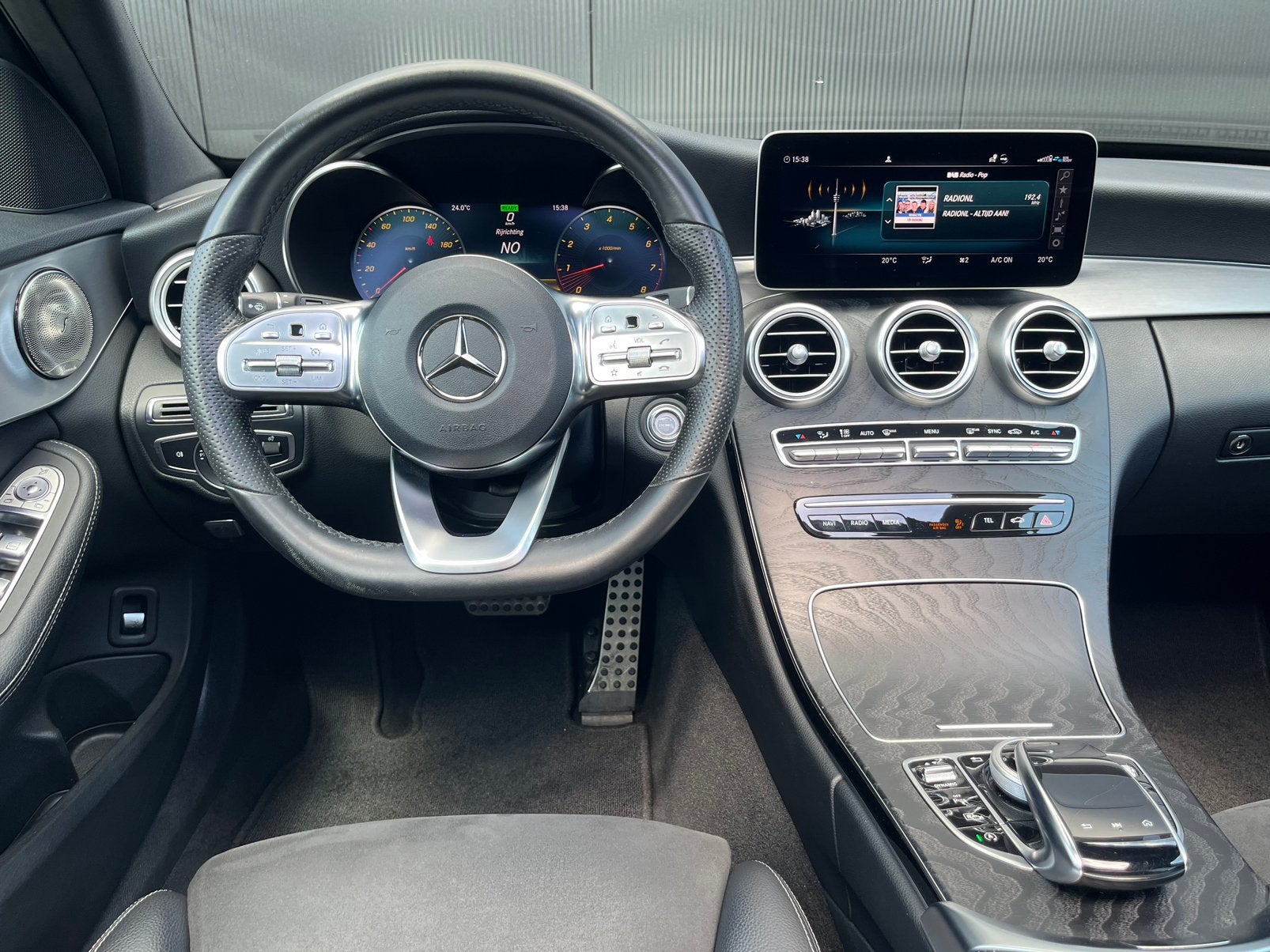 Foto 11 van Mercedes-Benz C-Klasse Estate 200 AMG MAGNO PANO VIRTUAL BUR