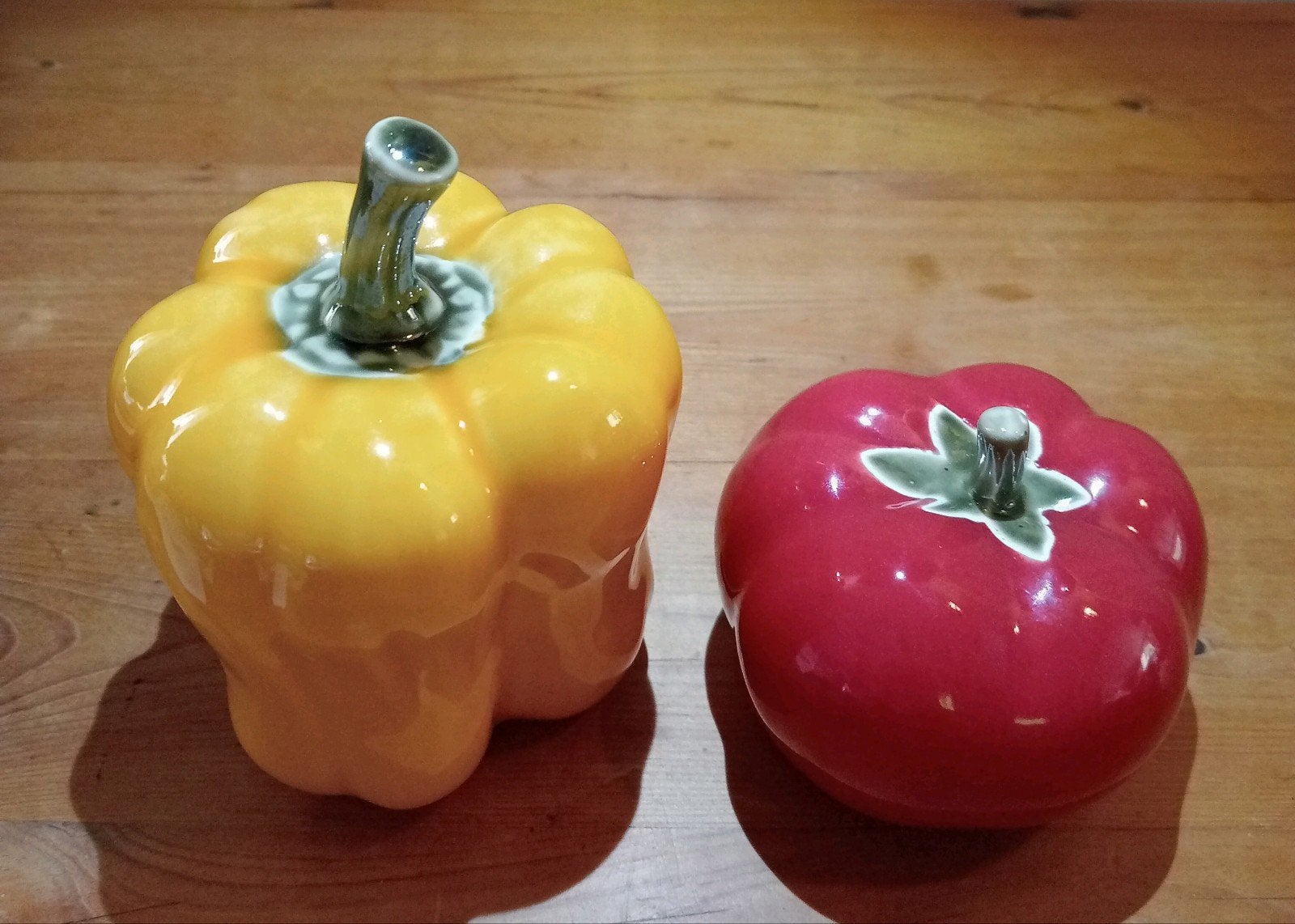 Decoratieve porseleinen paprika en tomaat, Ophalen, Zo goed als nieuw, Porselein