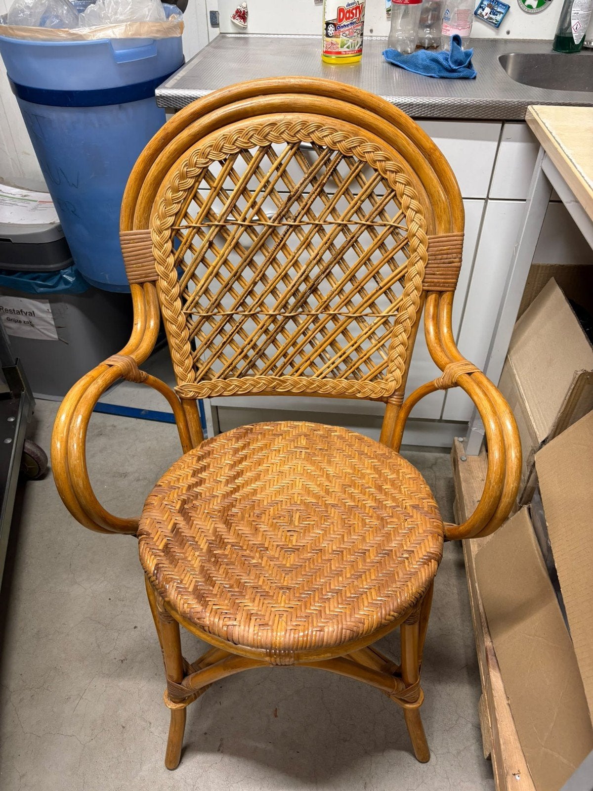 Rotan stoel met armleuningen, Ophalen, Gebruikt, Bruin, Riet of Rotan