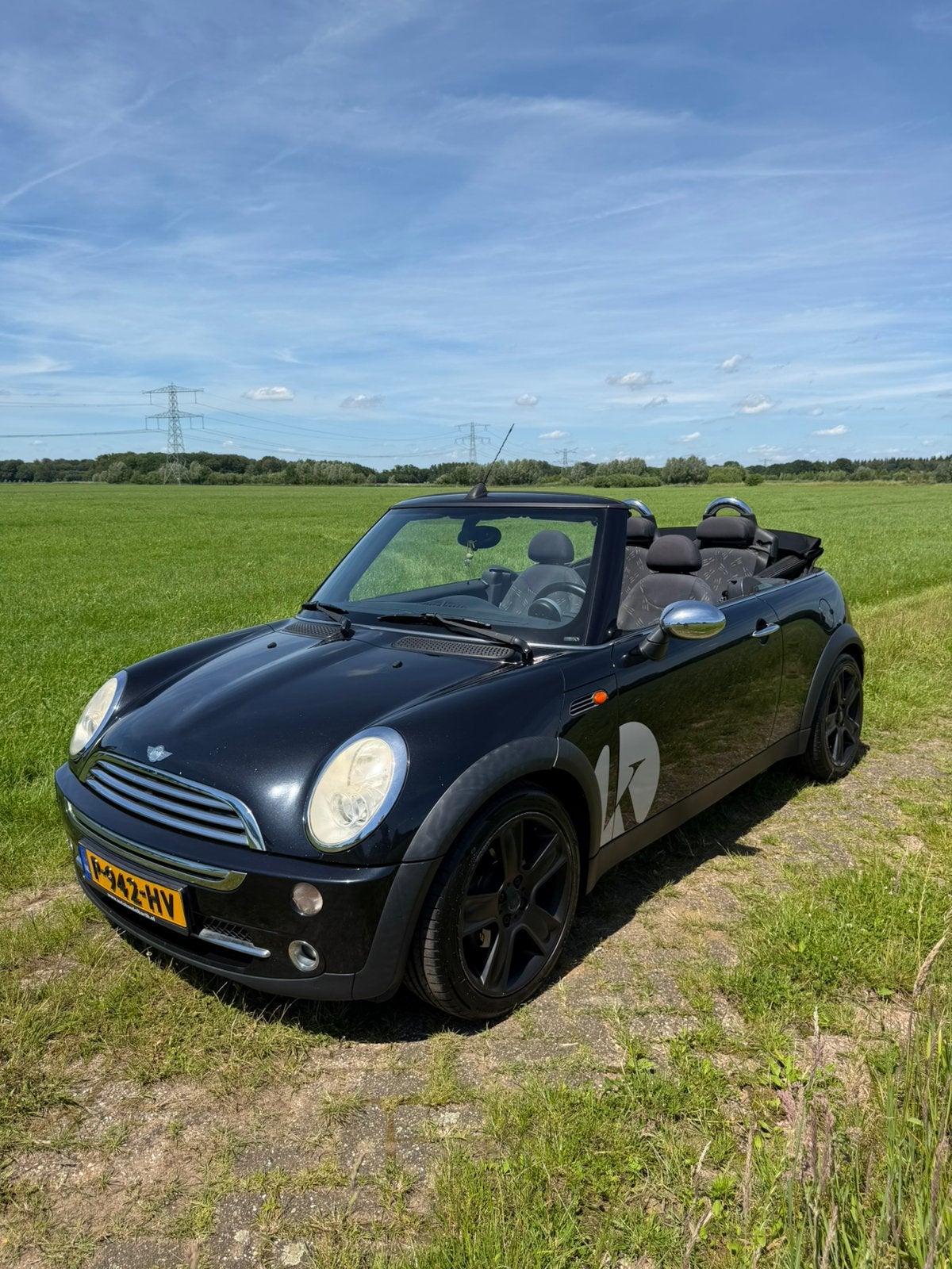 Mini 1.6 16V ONE Cabrio 2006 Zwart (BWM motor), Auto's, Zwart, 4 cilinders, Cabriolet, 4 stoelen