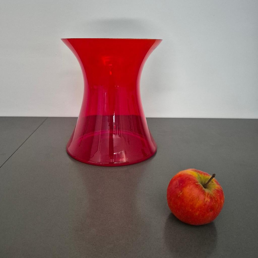 Rode glazen vaas, 21 cm. hoog, Huis en Inrichting, Woonaccessoires | Vazen, Ophalen, Minder dan 50 cm, Rood, Glas