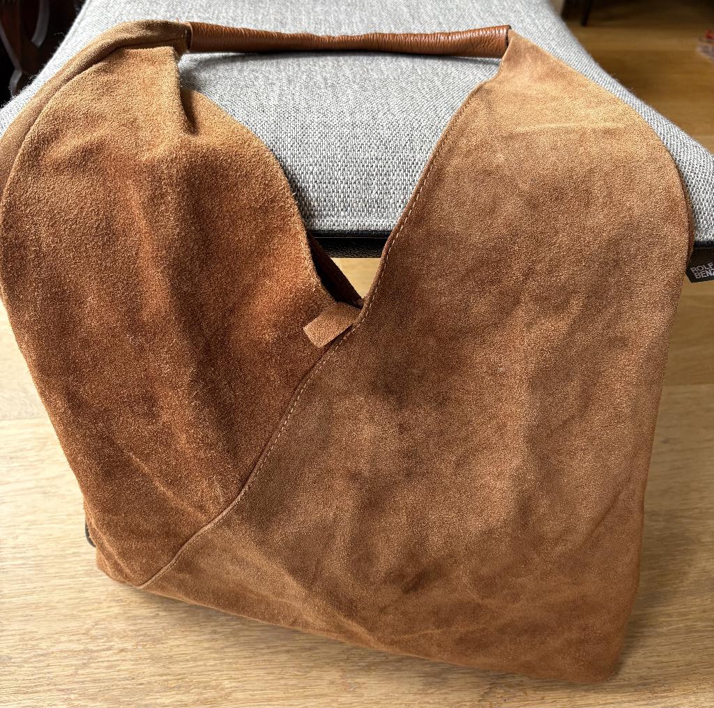 Schoudertas suede, Sieraden, Tassen en Uiterlijk, Tassen | Schoudertassen, Overige merken, Bruin, Ophalen of Verzenden, Zo goed als nieuw