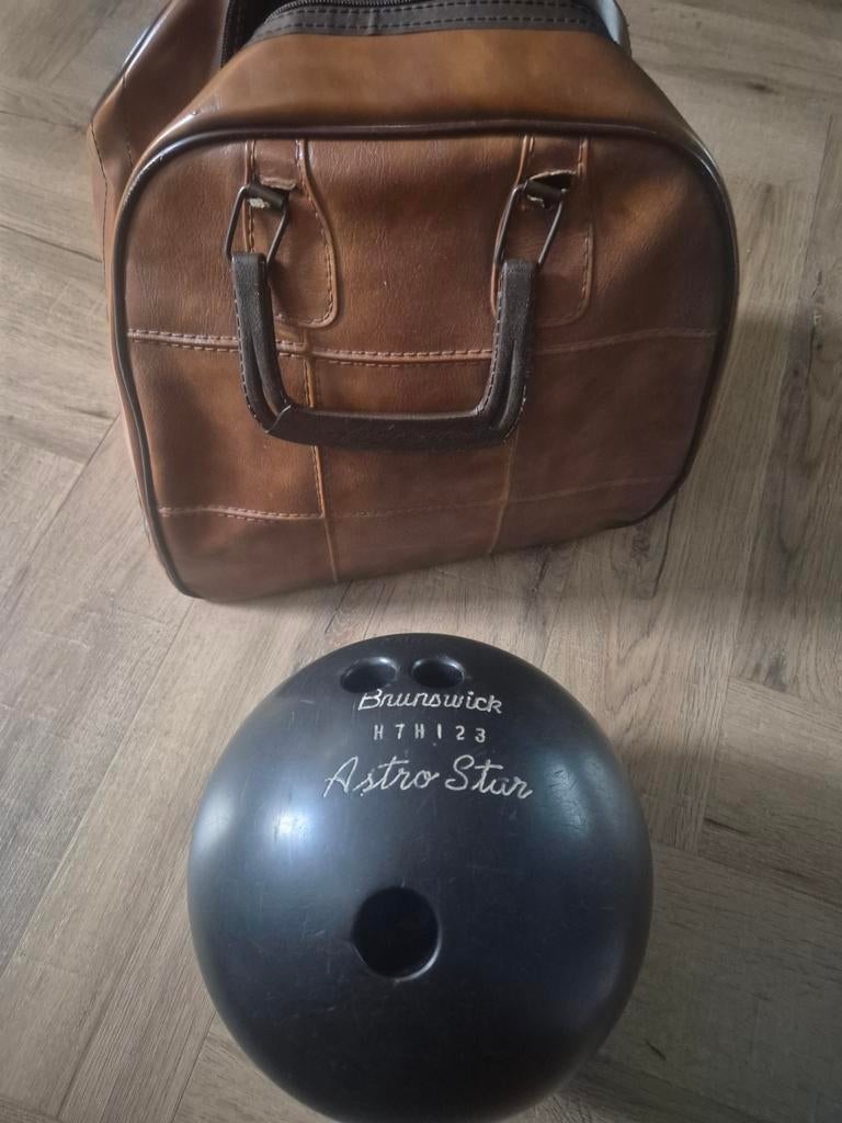Brunswick Astro Star Bowlingbal met tas, Sport en Fitness, Biljarten en Poolen, Ophalen, Gebruikt, Overige typen