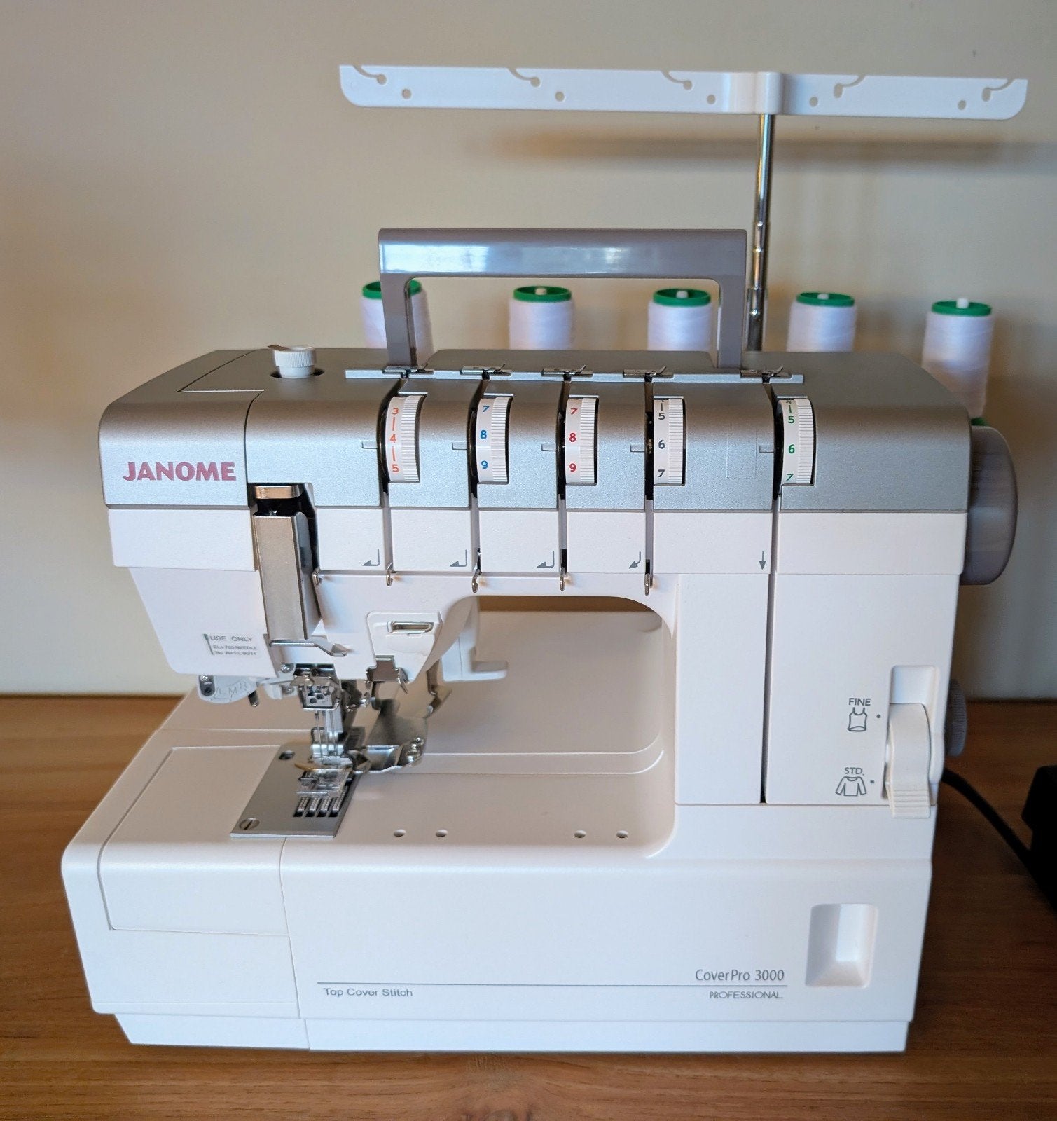 Janome Coverpro 3000 Pro Coverstitch Coverlock Machine, Ophalen, Nieuw, Lockmachine, Janome
