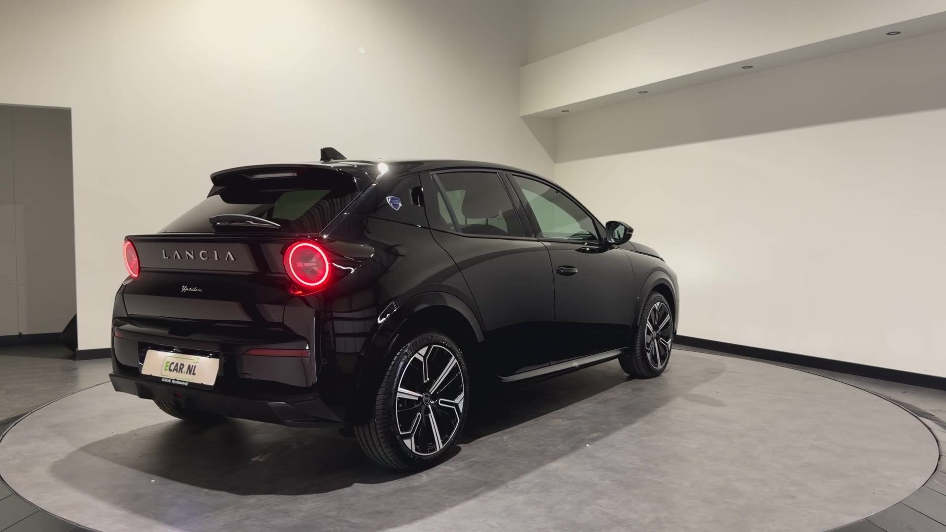 Lancia Ypsilon LX 51 kWh | Keyless | Velours bekleding | Sto, Huisgarantie, 156 pk, Met garantie (alle), 24 min