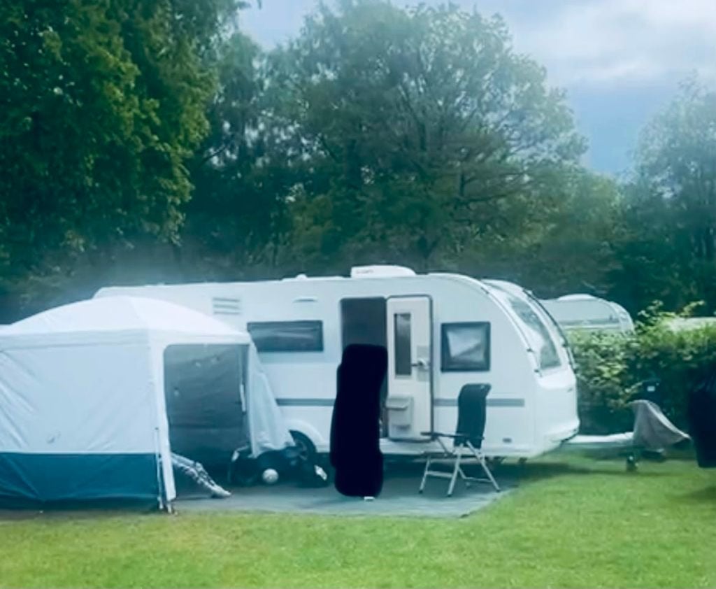 Adria Adora 573 PT (2021) – stapelbed, airco, mover, douchen, Rondzit, Vast bed, Particulier, Ringverwarming