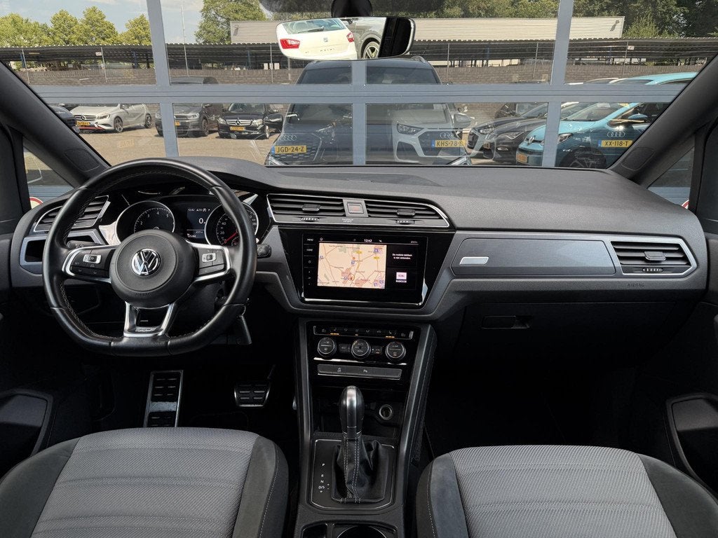 Volkswagen Touran 1.4 TSI R-Line 7p DSG | CarPlay | Dealer o, Auto's, 1378 kg, Gebruikt, Euro 6, 4 cilinders
