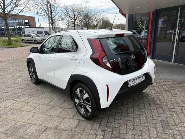 Toyota Aygo X Hybrid | Navi | Cruise | Camera | 16 km Nieuwe, 12 maanden, Stof, Gebruikt, 4 stoelen