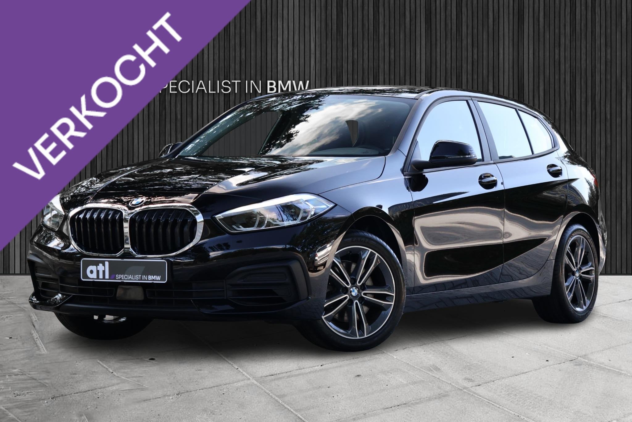 BMW 1-serie 116i Aut | Carplay | LED | Navi | Stuurwielverwa, Stof, Gebruikt, Euro 6, Zwart