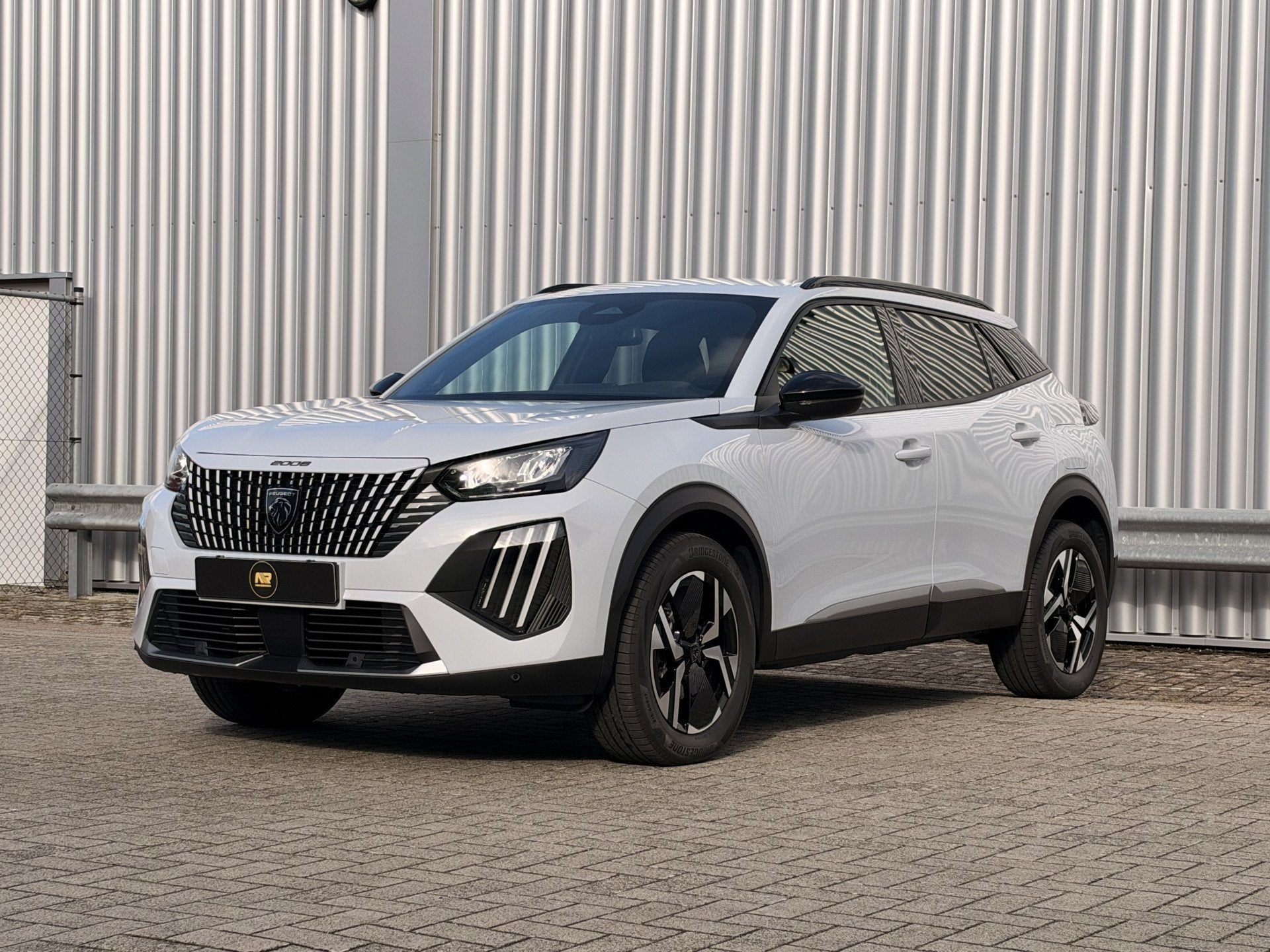 Peugeot 2008 1.2 Hybrid 145 Style NAVI | AUTOMAAT | NIEUWSTA, Gebruikt, 1199 cc, Leder en Stof, Wit