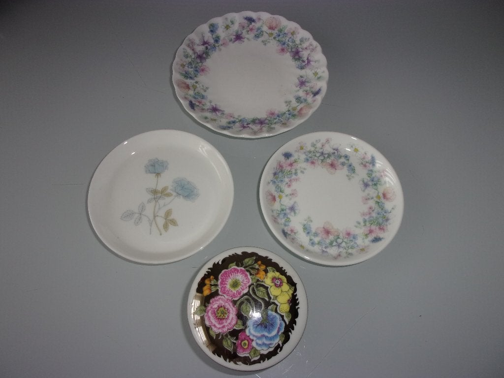Wedgwood - vintage schaaltjes + doosje x 4 stuks, Antiek en Kunst, Antiek | Keramiek en Aardewerk, Verzenden