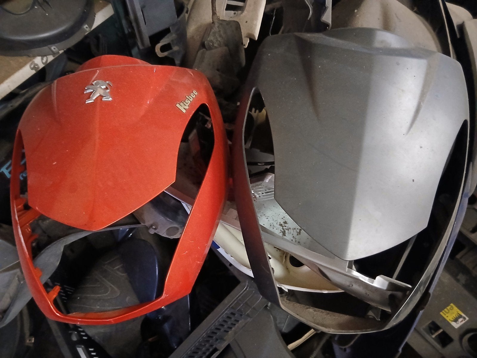 Voorkap Peugeot kisbee, Fietsen en Brommers, Brommeronderdelen | Scooters, Ophalen of Verzenden, Overige typen, Peugeot