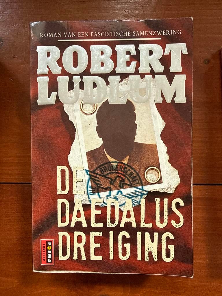 Robert Ludlum - De Daedalus Dreiging (Zo goed als nieuw), Boeken, Ophalen of Verzenden, Zo goed als nieuw