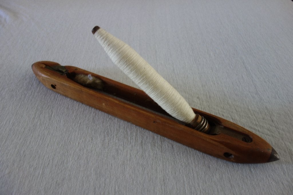 Weefspoel met klos en garen, Hobby en Vrije tijd, Naaien en Fournituren, Ophalen of Verzenden, Garen of Naald(en)