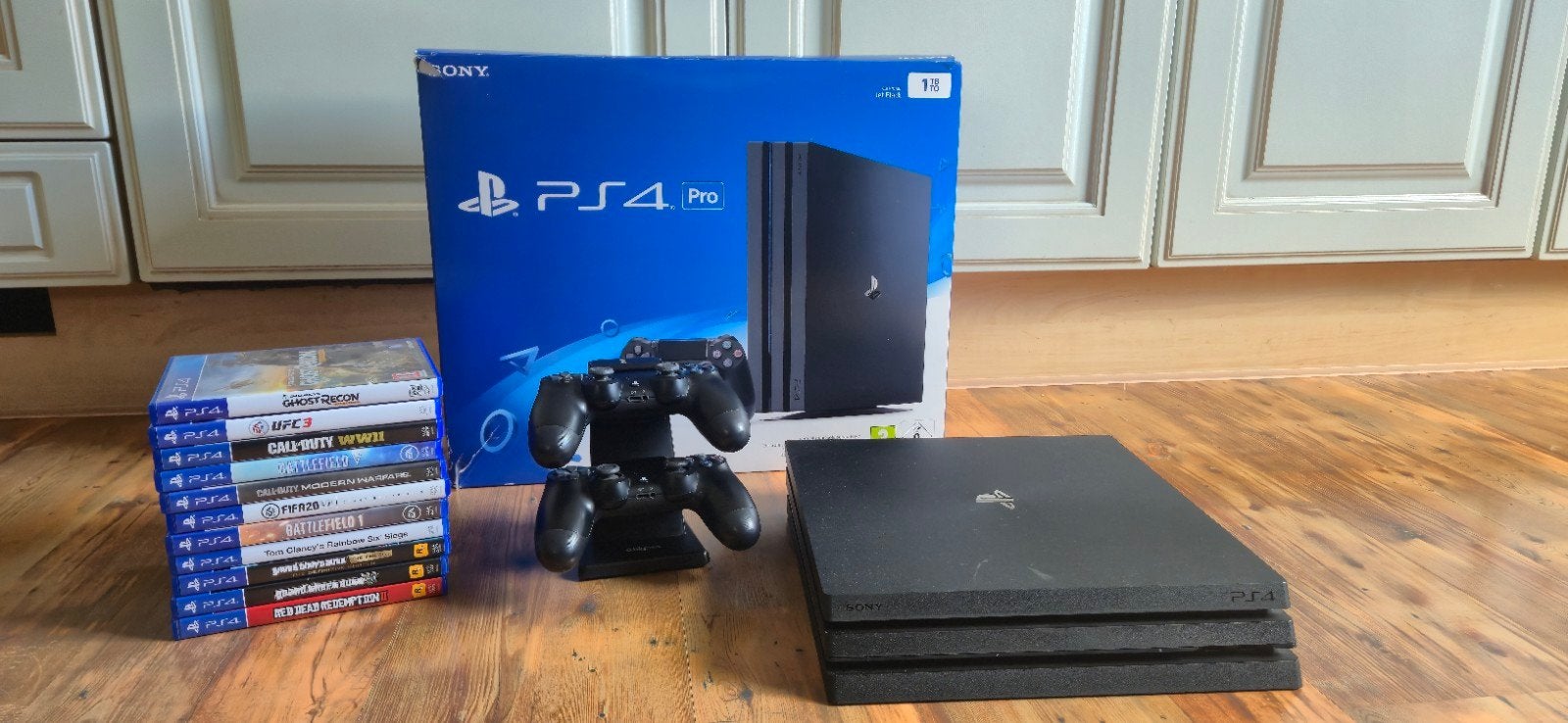 Complete PS4 Pro 1TB set met 2 controllers en 11 games, Spelcomputers en Games, Spelcomputers | Sony PlayStation 4, Ophalen, Met games