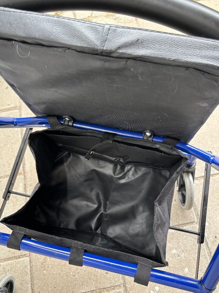Nr 15 ... Rollator donkerblauw lichtgewicht, Ophalen, ., Zo goed als nieuw, .