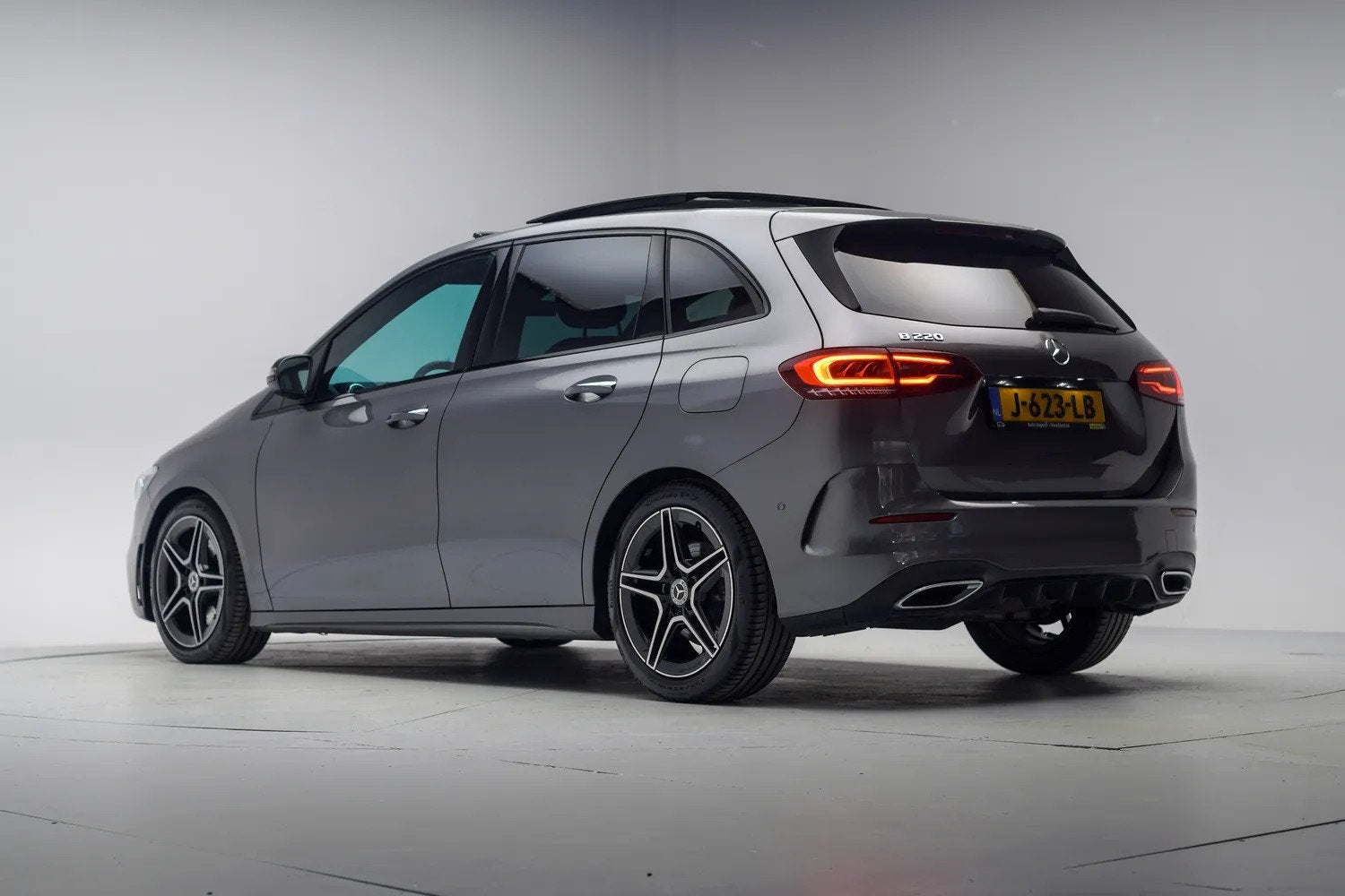 Mercedes-Benz B-Klasse 220 AMG Line Night Aut. [ Panorama LE, Auto's, 745 kg, Gebruikt, 1600 kg, 1390 kg