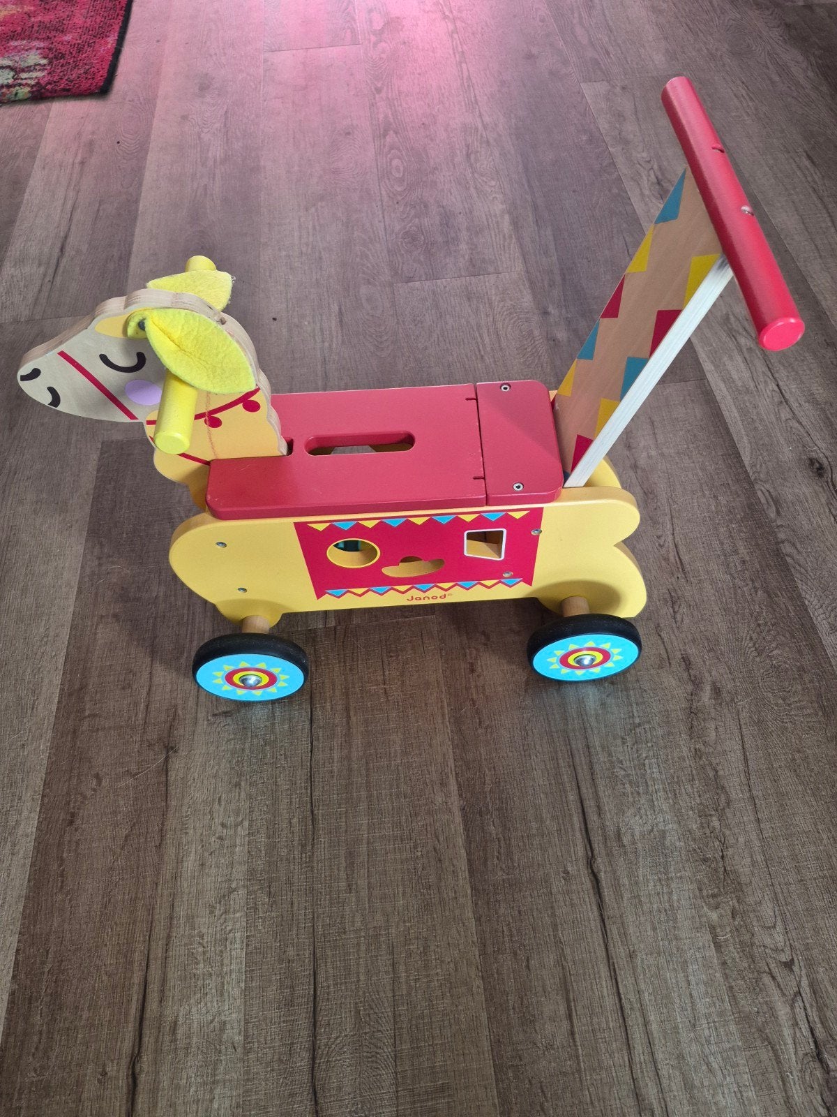 Houten loopwagen en vormenstoof Janod, Kinderen en Baby's, Ophalen of Verzenden, Zo goed als nieuw, Duw- of Trekspeelgoed