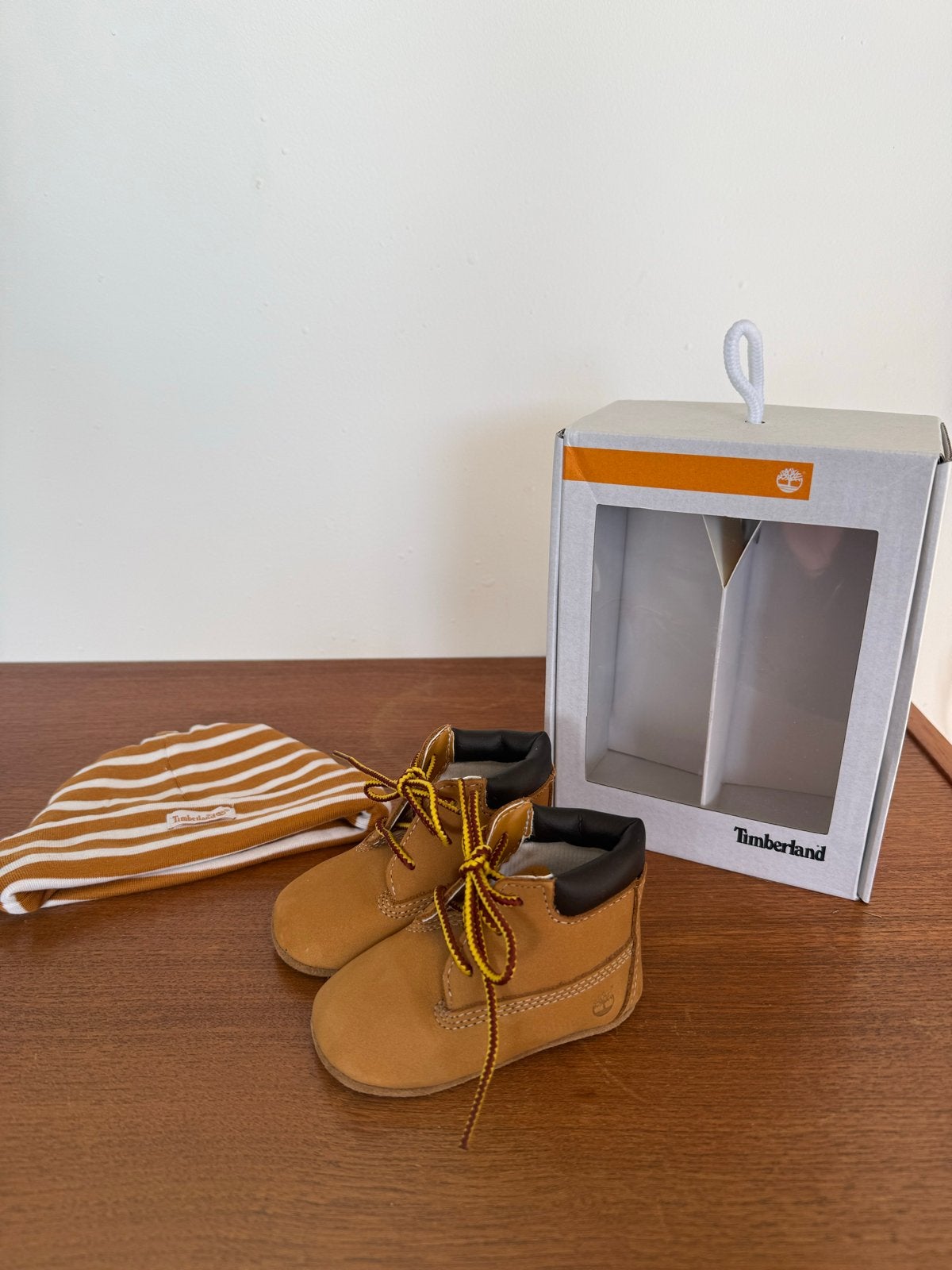 Timberland babyschoentjes en mutsje - Nieuw in doos, Ophalen of Verzenden, Nieuw, Jongen of Meisje