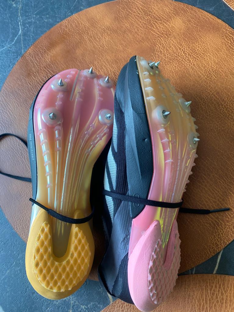 Zwarte Spikes Maat 39 1/2 voor Middenlange Afstand, Sport en Fitness, Adidas, Gebruikt, Ophalen of Verzenden, Spikes
