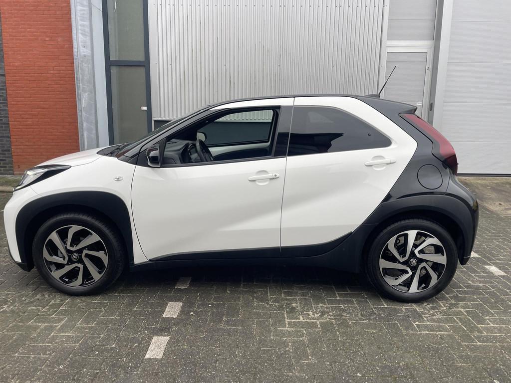 Toyota Aygo X 1.0 VVT-i MT Pulse |17.000 KM | Bitone wit/zwa, Stof, Gebruikt, 4 stoelen, Wit