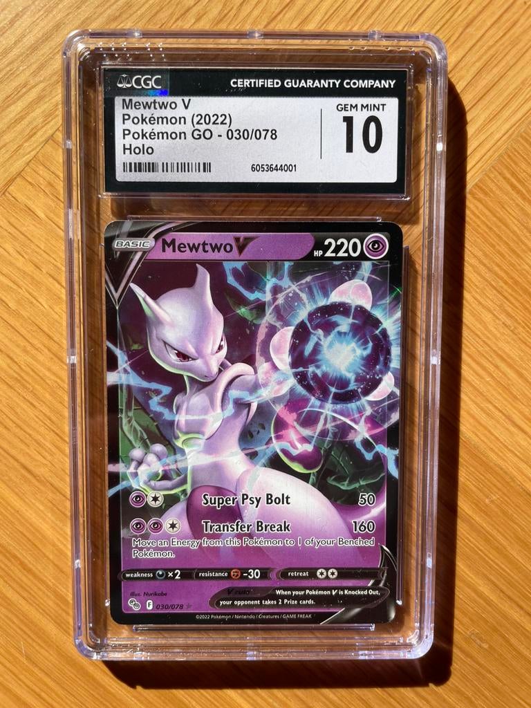 Mewtwo V 030/078 cgc10, Ophalen of Verzenden, Zo goed als nieuw
