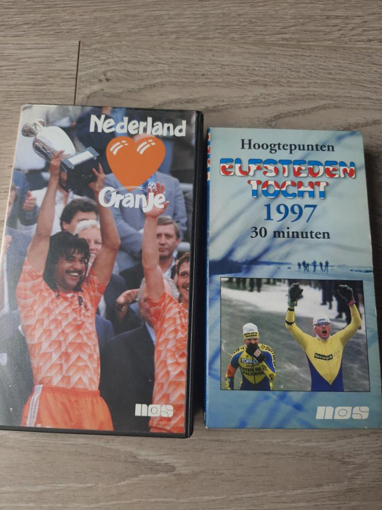 2 vhs banden, sport geschiedenis. EK 1988 en elfstedentocht., Ophalen of Verzenden, Zo goed als nieuw