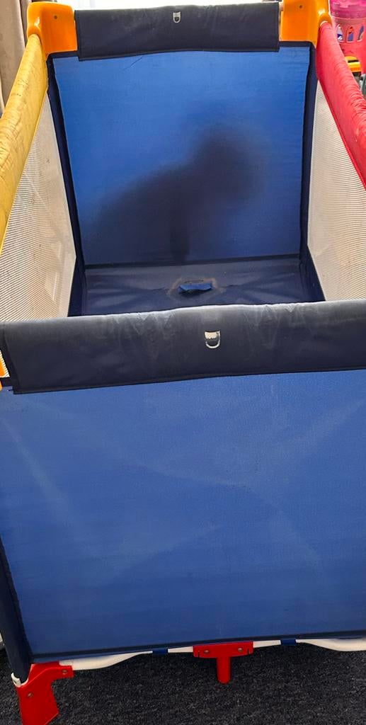 Compact en kleurrijk campingbedje, Ophalen, Gebruikt, Rechthoekig