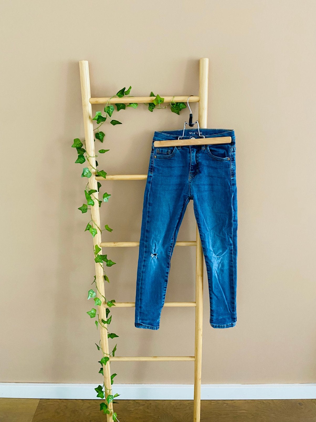 Jeans/ spijkerbroek/ lange broek/ broekje van Zara, maat 128, Ophalen of Verzenden, Zo goed als nieuw, Jongen of Meisje, Broek