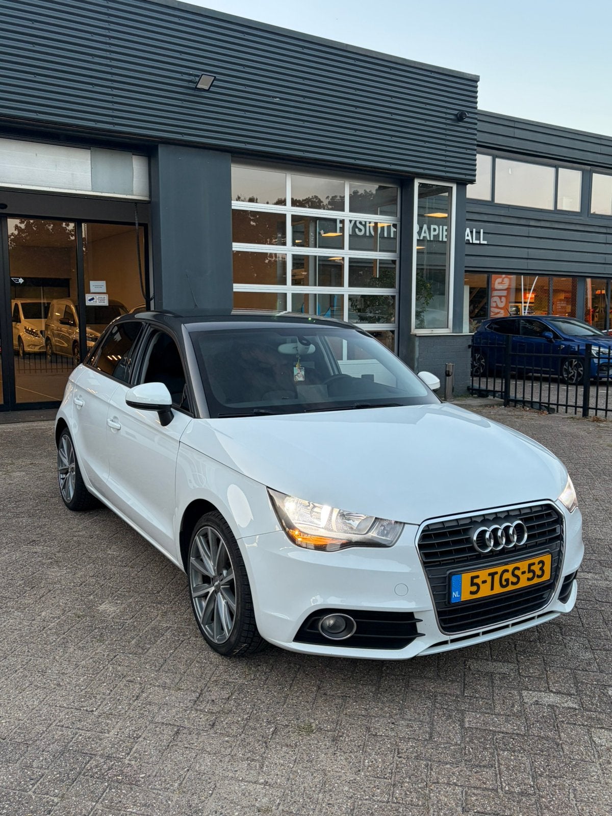 Audi A1 1.6 TDI 66KW SB 2014 Wit, Auto's, Voorwielaandrijving, A1, 4 cilinders, 4 stoelen