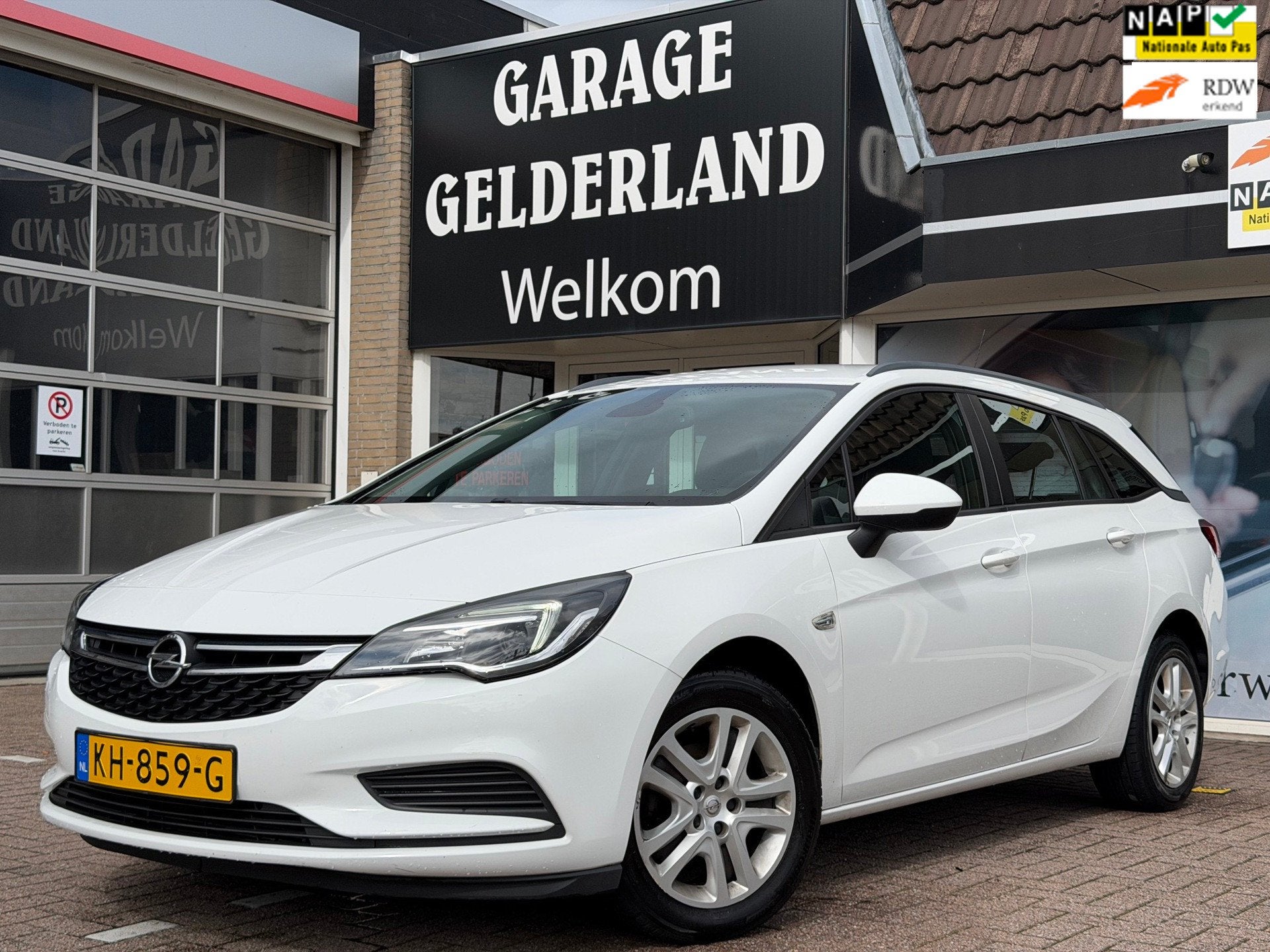 Opel Astra Sports Tourer CLIMATE | PDC | TREKHAAK | ISO | AP, Auto's, Voorwielaandrijving, Dealer onderhouden, Stof, Gebruikt