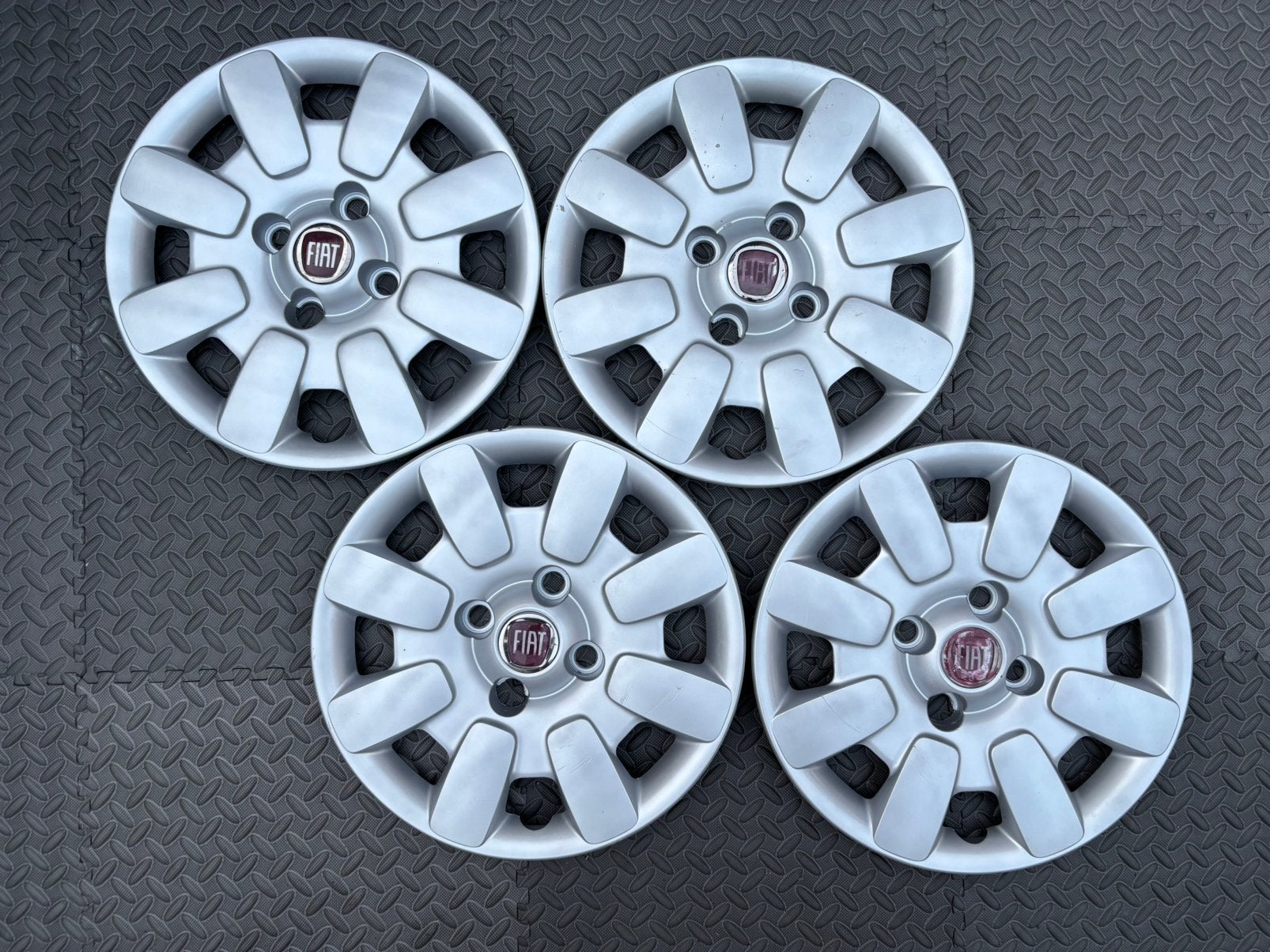 Set originele Fiat Panda wieldoppen 13 inch, Auto diversen, Wieldoppen, Ophalen of Verzenden, Gebruikt
