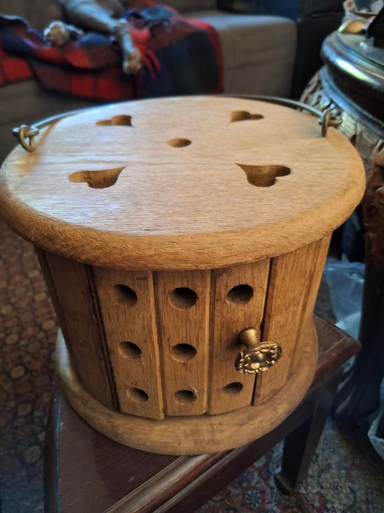 Vintage houten stoofje met hartjesuitsparingen, Antiek en Kunst, Ophalen of Verzenden