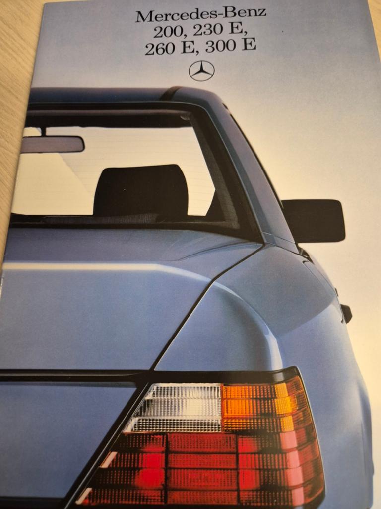 Dikke Nederlandse Mercedes 200 300 w124 folder 4 en 6 cilind, Ophalen of Verzenden, Zo goed als nieuw, Mercedes