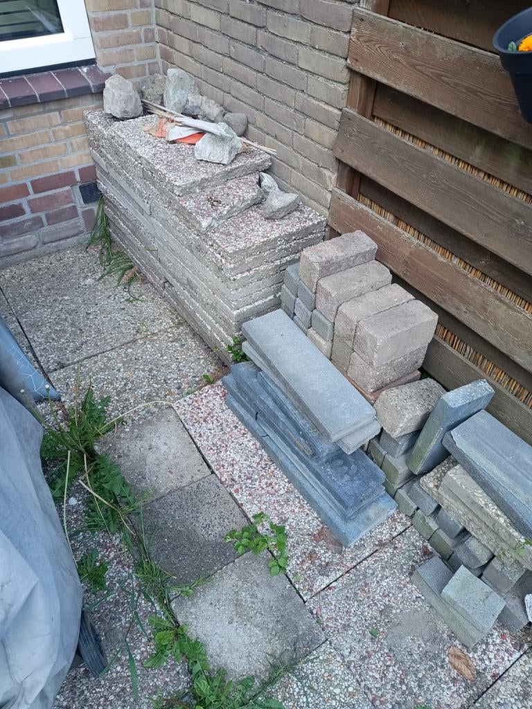 Gratis af te halen: Tegels, klinkers en stenen voor de tuin, Tuin en Terras, Gebruikt, Overige typen, Ophalen of Verzenden, 10 m² of meer