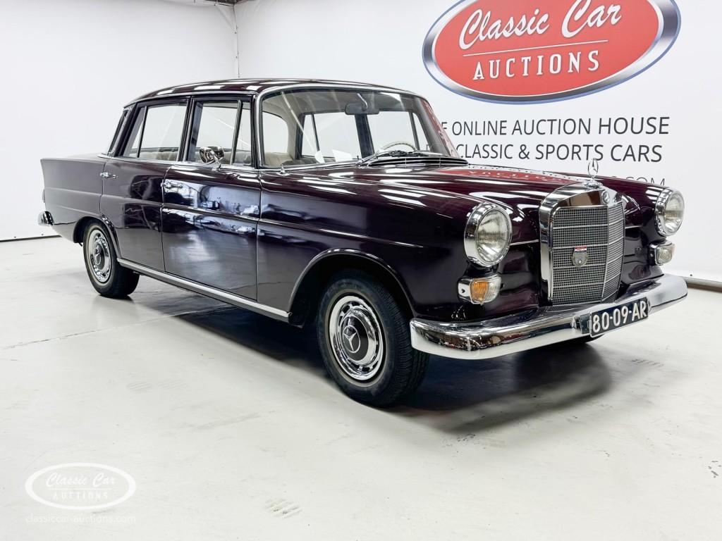 Mercedes-benz 200 D - ONLINE AUCTION, Auto's, Mercedes-Benz, Bedrijf, 200-Serie, Diesel, Sedan, Handgeschakeld, Origineel Nederlands