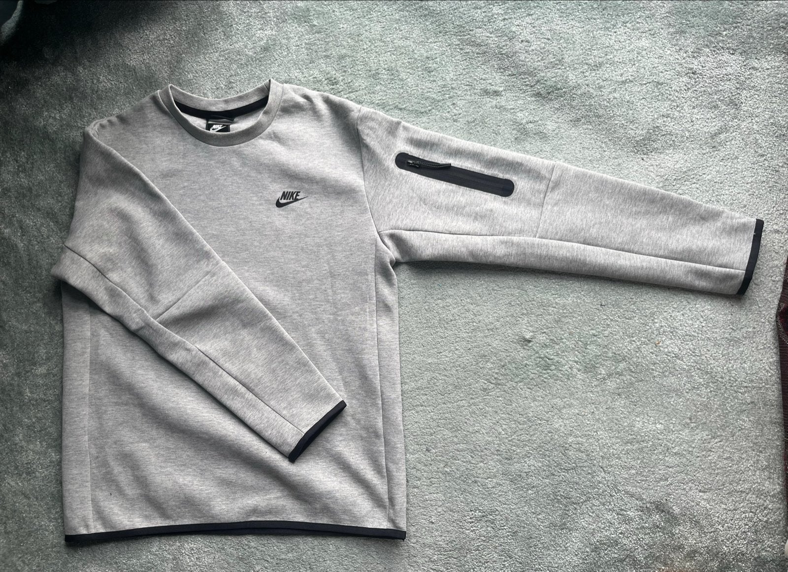 Nike Tech Fleece Crewneck Grijs - Maat L, Ophalen of Verzenden, Zo goed als nieuw, Maat 52/54 (L), Grijs