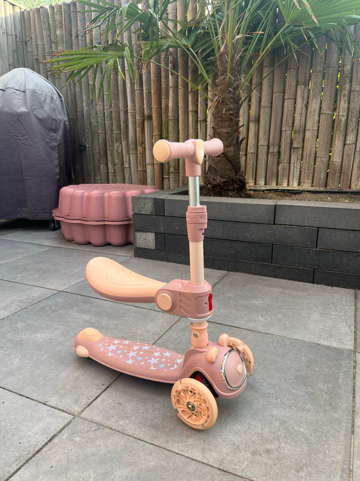 Roze kinderstep met zitje - Zo goed als nieuw