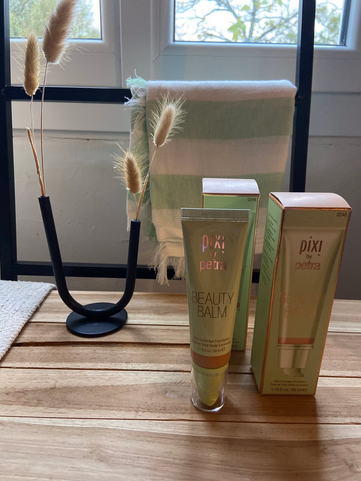 Pixi by Petra PIXI Beauty Balm Foundation (Warm en Caramel), Ophalen of Verzenden, Nieuw, Gehele gezicht, Make-up