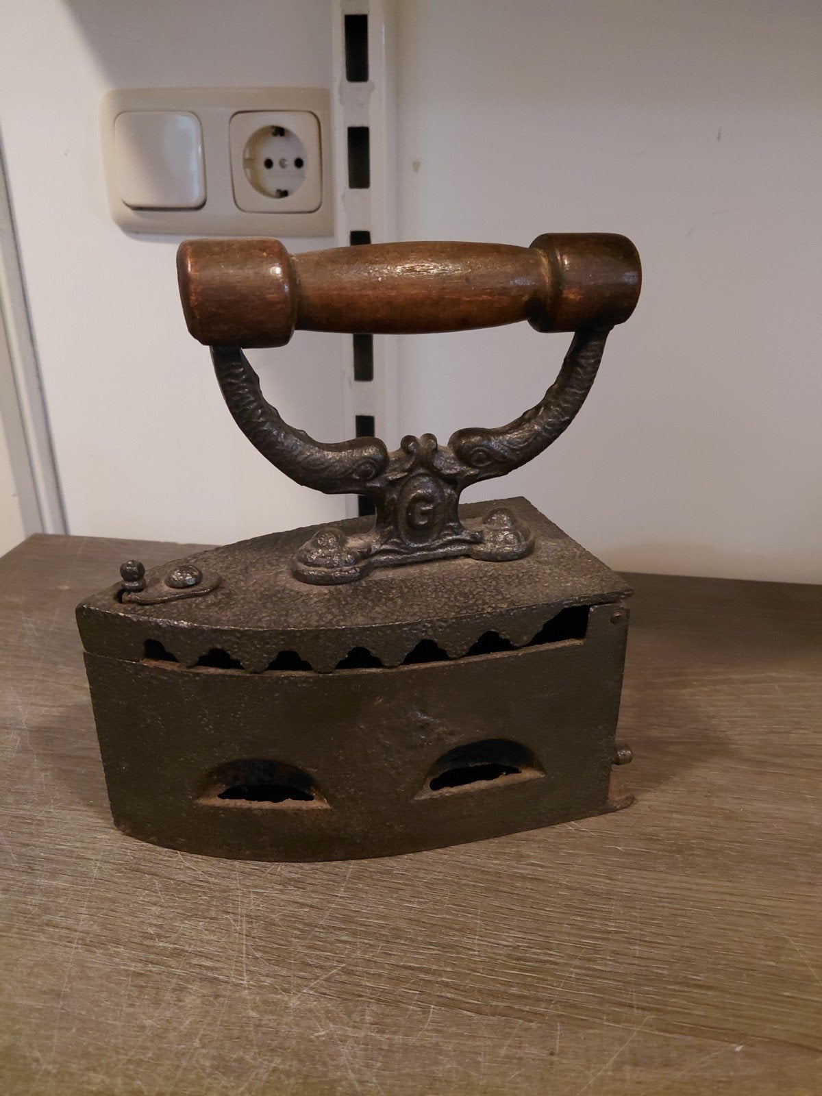 Antiek strijkijzer op kolen - decoratief, Antiek en Kunst, Ophalen of Verzenden