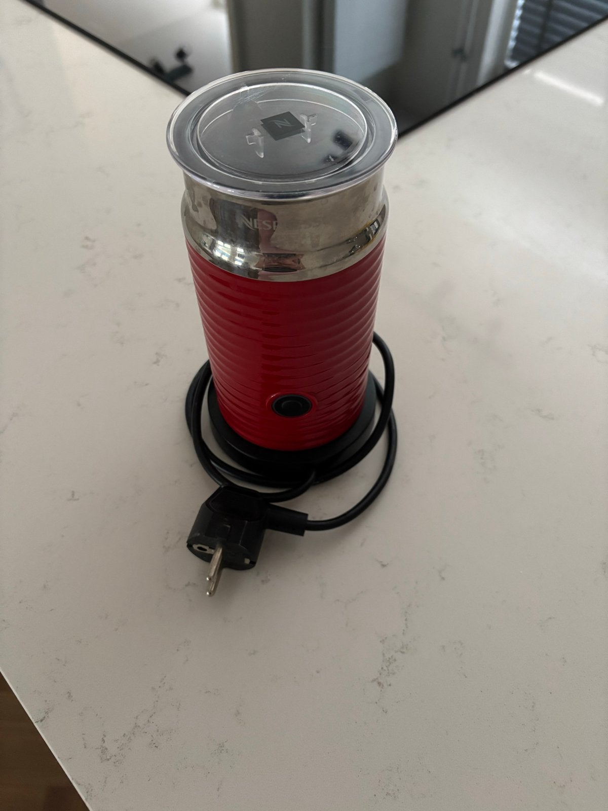 Nespresso Aeroccino 3 Melkopschuimer Rood, Ophalen, Zo goed als nieuw, Elektrische melkopschuimer