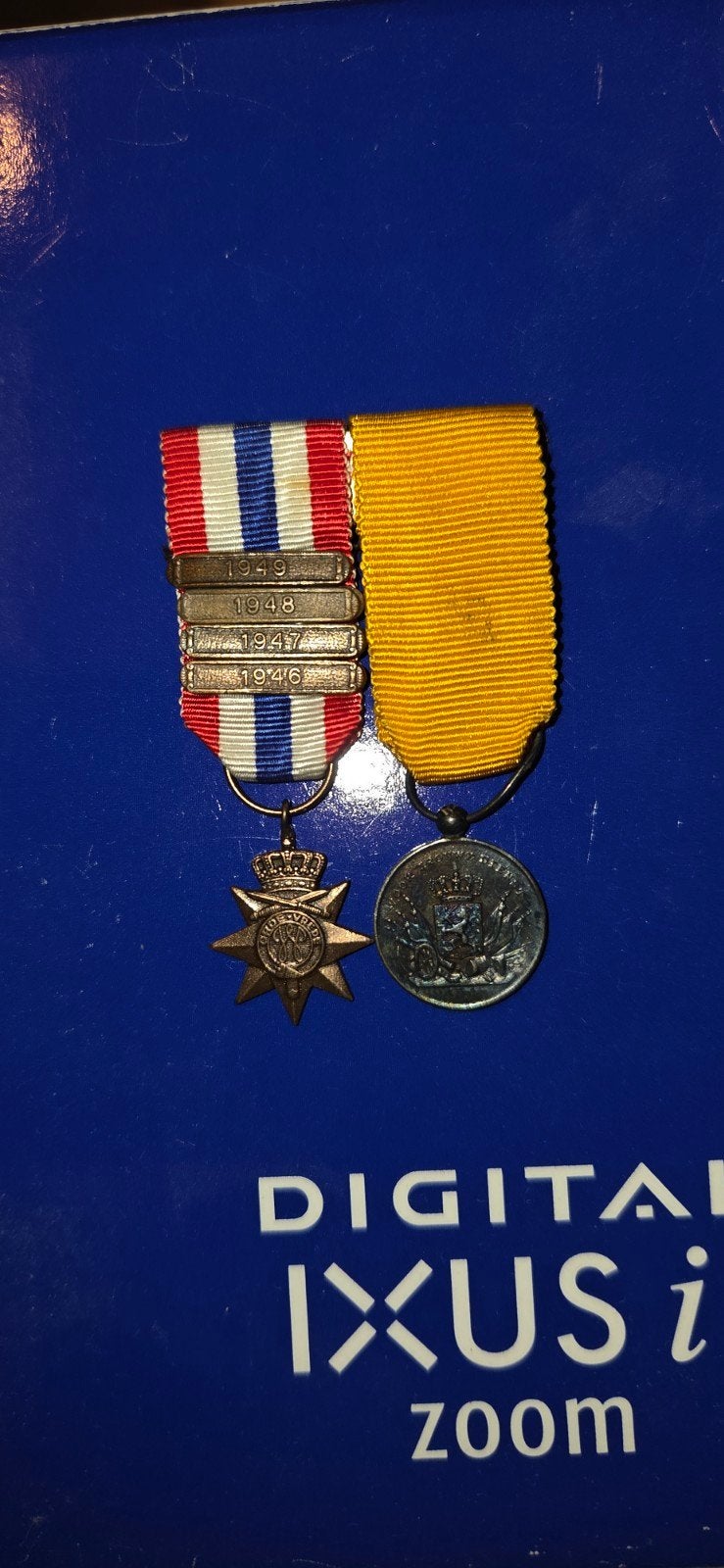 Militair miniatuurmedaille set - Klein model, Verzamelen, Ophalen, Overige soorten, Nederland, Miniatuur of Beeldje