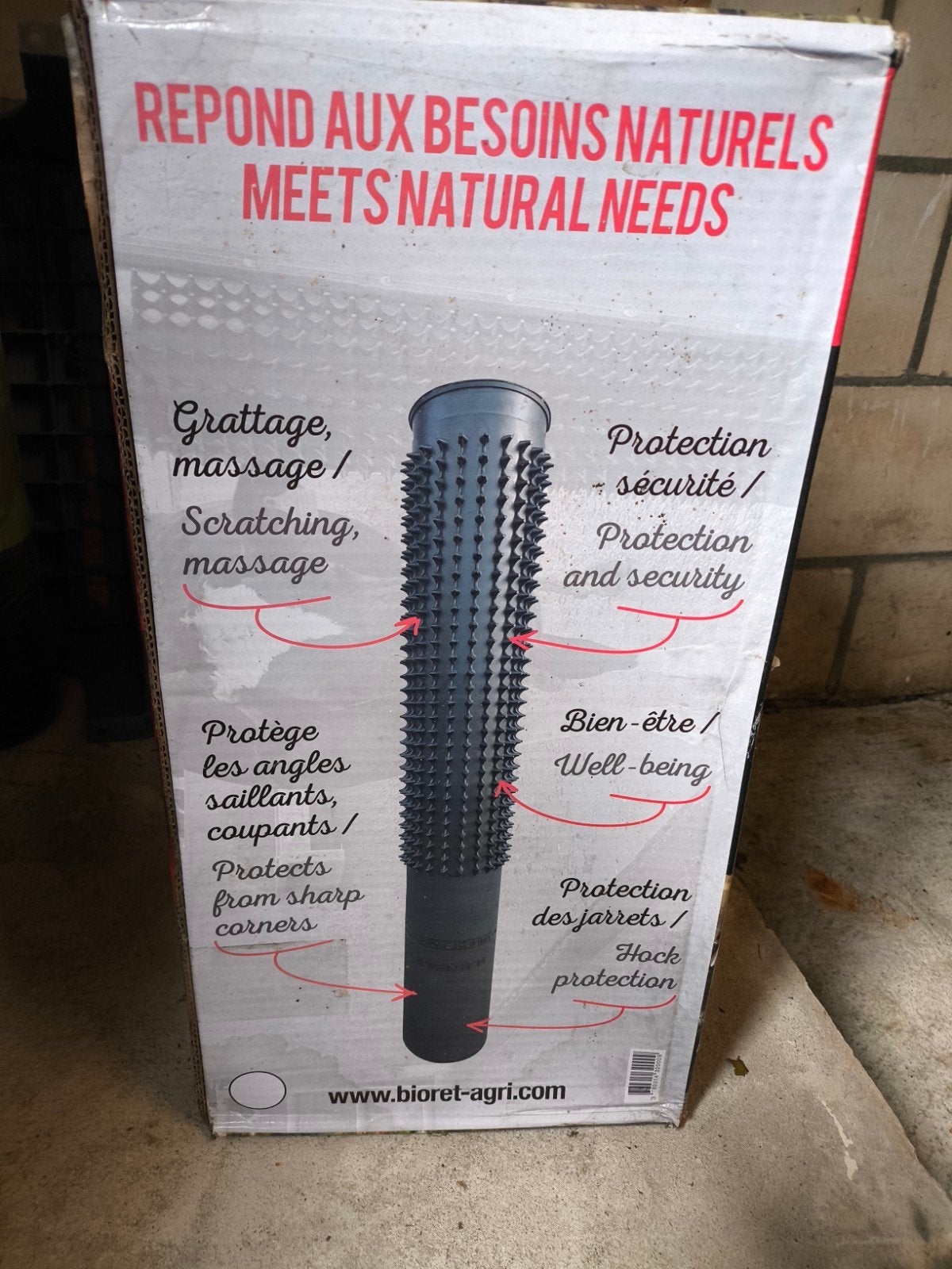 Flexibele Schuurborstel voor paarden en koeien.