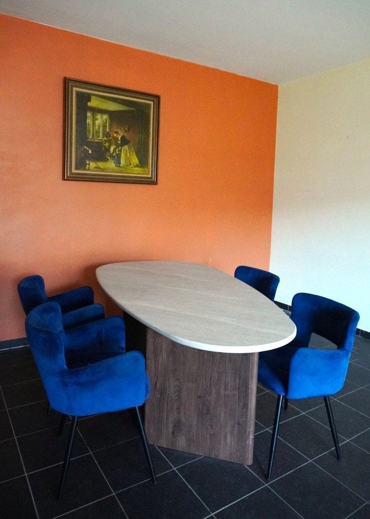 Scandinavische stijl eettafel + vier stoelen in goede staat, Ophalen, Overige kleuren, Scandinavisch, Zo goed als nieuw