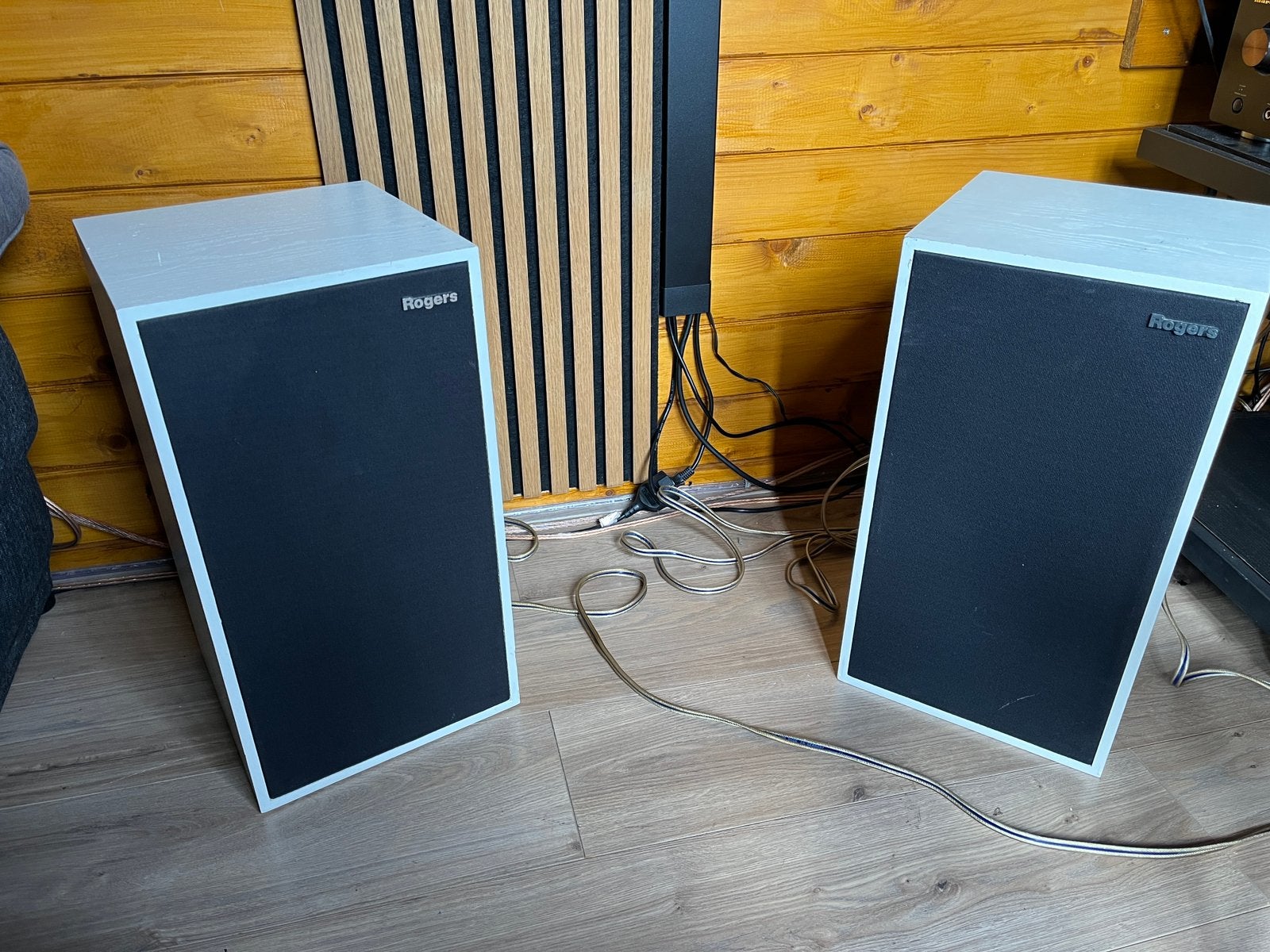 Te koop witte Rogers LS6 luidsprekers, Audio, Tv en Foto, Stereo speakers, Ophalen of Verzenden, Zo goed als nieuw, 150 watt of meer